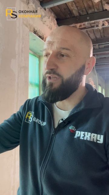 Деревянные окна из сосны в историческом центре Санкт-Петербурга