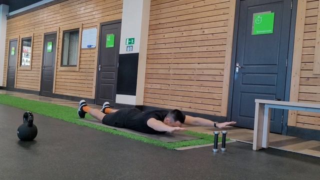 Разведение рук в стороны лежа на животе