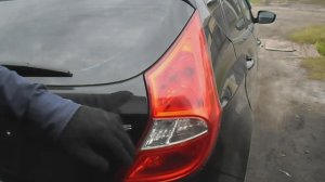 Как правильно снять задний фонарь хендай солярис для замены ламп