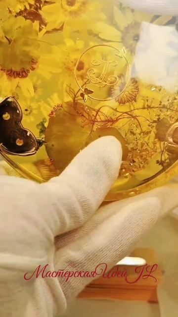 Подставка с настоящими ромашками. #МастерскаяИдейJL #МастерскаяJL 
#Стеклянныебукеты 
#КрылатаяБижут