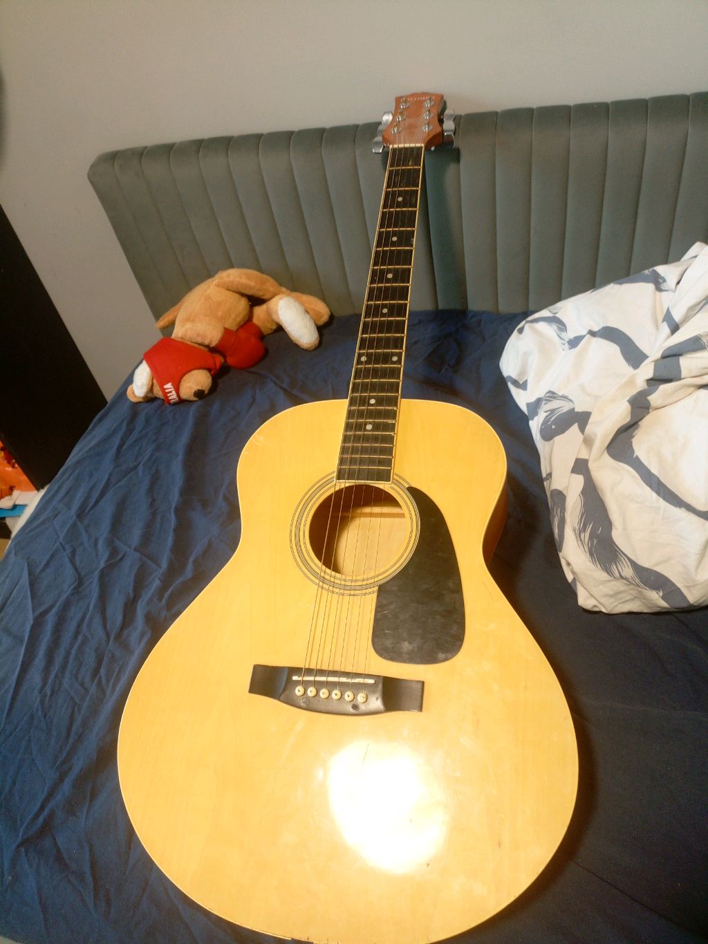 Я играю на гитаре чат смотрю