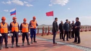 На границе РФ и КНДР состоялась церемония стыковки пролетов будущего моста, который откроют летом.