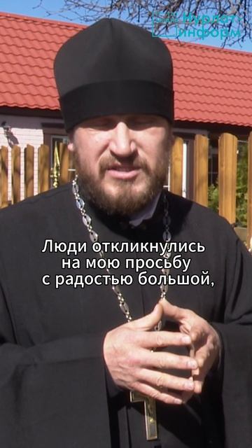 Батюшкины чайники: коллекция на заборе