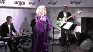 Нам бы всем на дно.  Из кинофильма   «Человек-амфибия». Исп. Алина Цветкова .