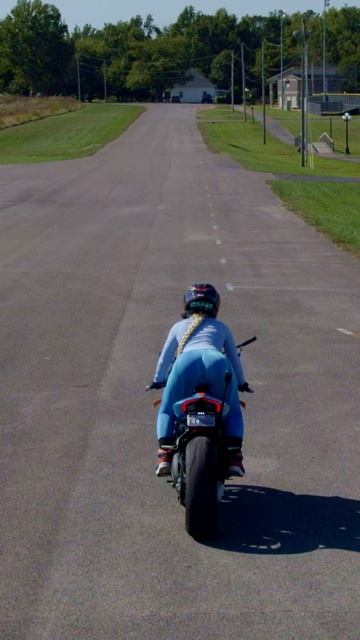 Катя Алмаз мото девушка на Дукати Ламборгини