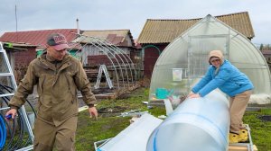 ДОЖДЬ НЕ ДАЁТ РАБОТАТЬ/ВЫВОДИМ ЦЫПЛЯТ В ШТАНИШКАХ,СЕЕМ МОРКОВЬ/СОБРАЛИ КАРКАС ТЕПЛИЦЫ