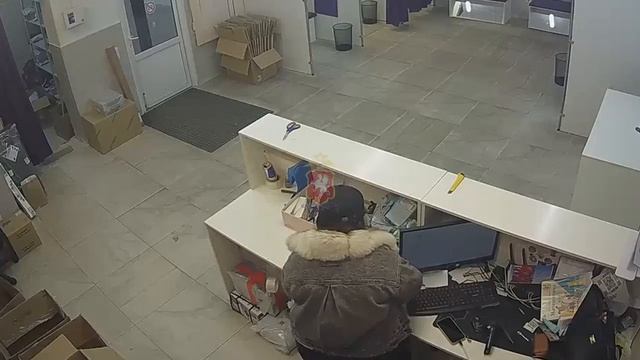 В Севастополе полицейские задержали работницу ПВЗ за хищение товаров на сумму около 300 тысяч рублей