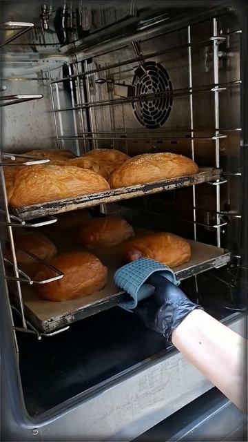 Diminețile Devin Mai Frumoase Când Le începi Cu Foietaj Cu Cremă De Plombir și Căpșună  🤤🍓 #Covrig