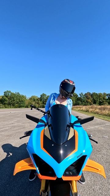 Катя Алмаз мото девушка на Дукати Ламборгини