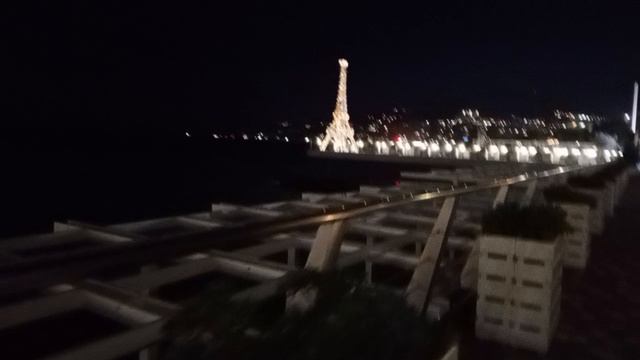 Копия Эйфелевой башни, расположенная на Массандровском пляже в Ялте