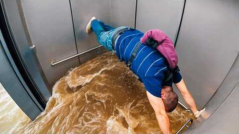 ЧЕЛОВЕК VS ПРИРОДА! САМЫЕ НЕВЕРОЯТНЫЕ МОМЕНТЫ, КОТОРЫЕ СНЯЛИ НА КАМЕРУ