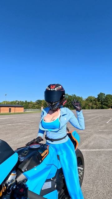 Катя Алмаз мото девушка на Дукати Ламборгини