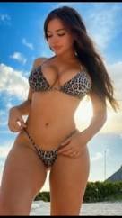 Видео девушка в купальники