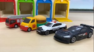 Секретная коробка 😱 Открываем дверцы и достаём машинки! Мультфильмы для детей