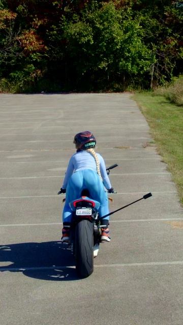 Катя Алмаз мото девушка на Дукати Ламборгини