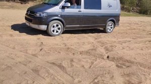 Volkswagen Transporter на песке