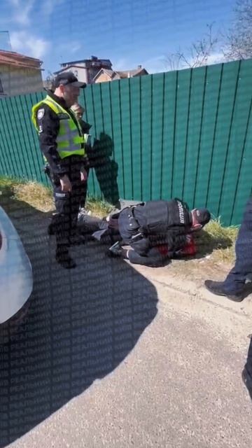 Трусливые полицейские бросили подростка на произвол судьбы.