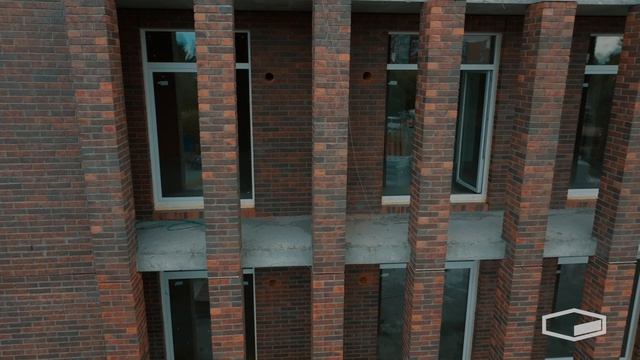 Обзор объекта с кирпичом «ЛИКОЛОР» на фасаде.  ЖК «Фора»