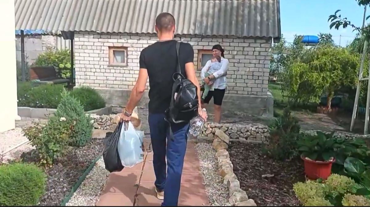 ЖИЗНЬ В СЕЛЕ:ГОТОВЛЮ ОБЕД/ВСТРЕЧАЮ ДЕТЕЙ(АРХИВ)