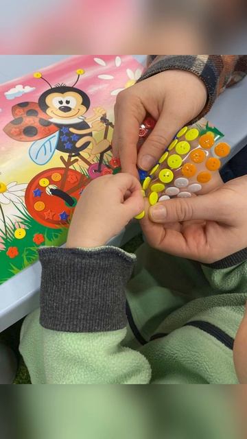 Мастер класс Аппликация из пуговиц для детей в игровой комнате 2KIDS