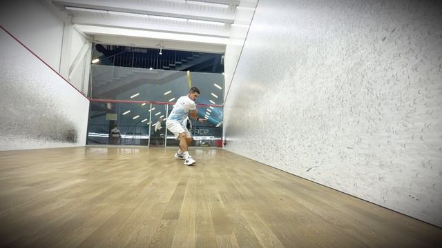 Кросс в передней зоне слева спереди