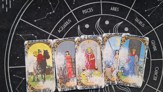 ТАРО РАСКЛАД/ КТО СИЛЬНО ИНТЕРЕСУЕТСЯ ВАМИ, ВАШЕЙ ЖИЗНЬЮ?!