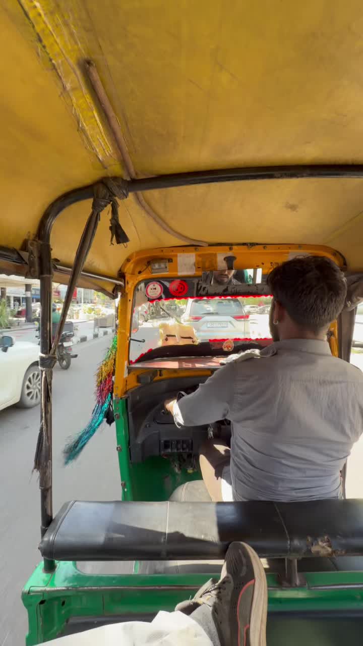 Катаюсь на тук-туке в Индии.
