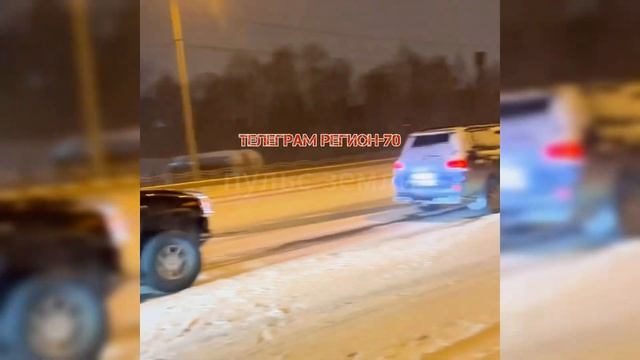 «День жестянщика» в Томске: массовые аварии и огромные пробки из-за снегопада.