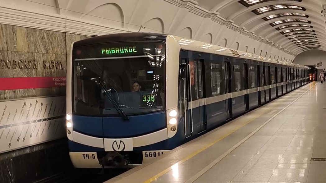 Нева едет на мойку станция Кировский завод простите что долго не выкладывал ролики метро