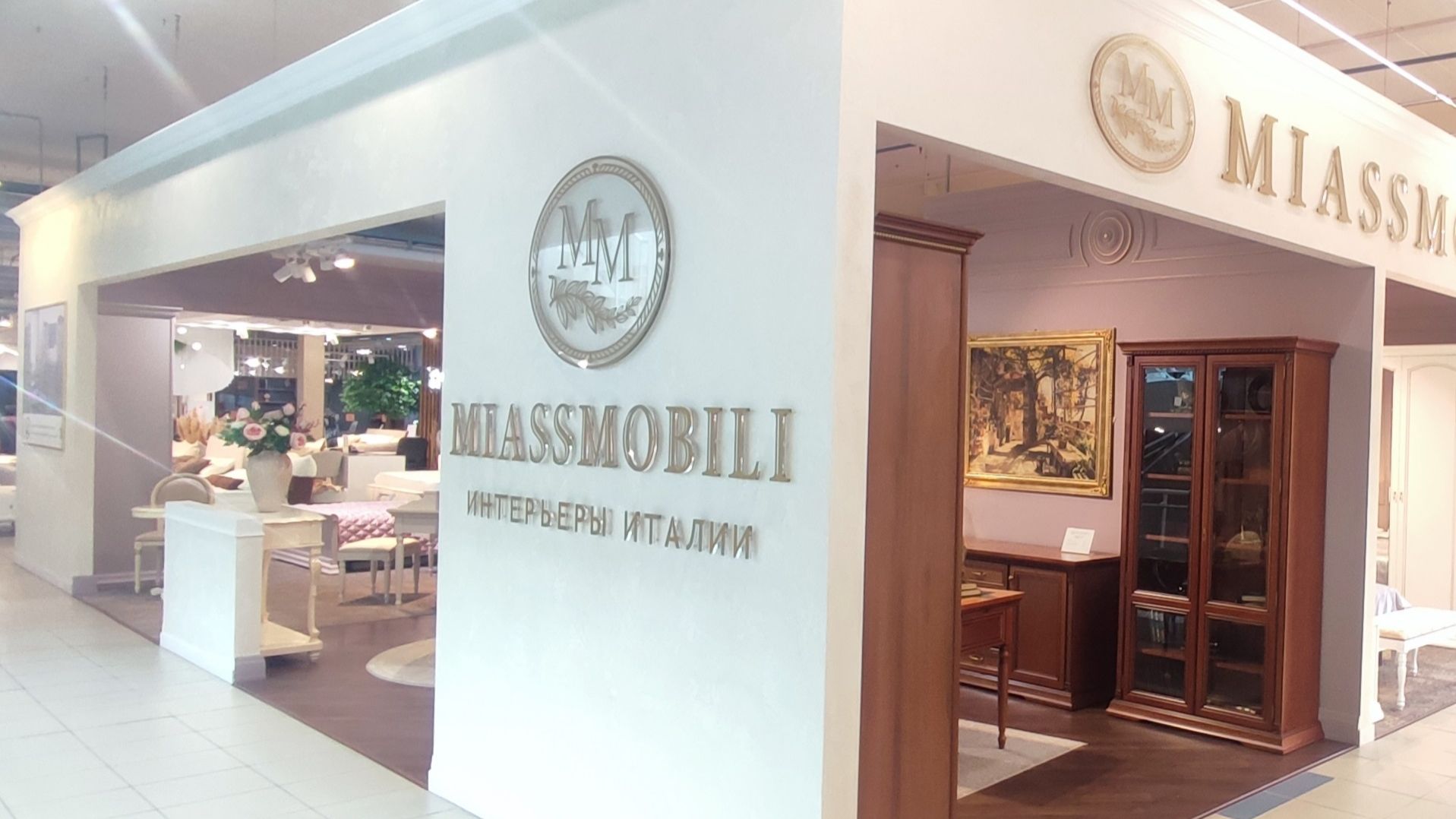 Фирменный салон в в ТК «Три Кита»