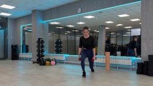 Тренировка на ноги и ягодицы с гантелями в домашних условиях