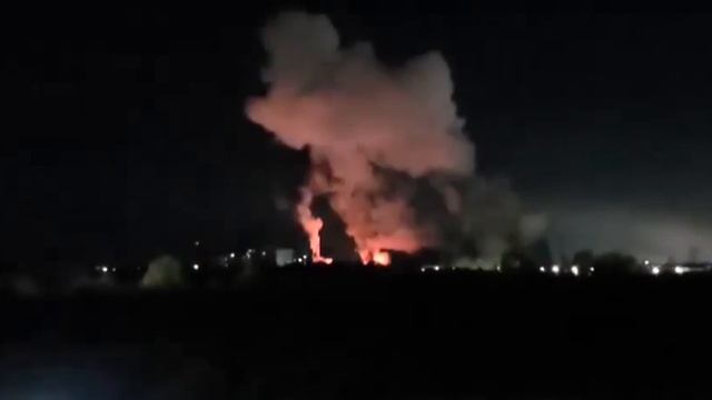 ‼️🇷🇴🔥 Ночью в столице Румынии сгорела одна из крупнейших ТЭЦ

▪️В Бухаресте взорвался электрическ