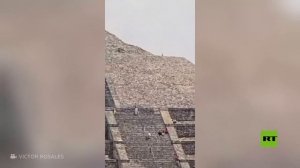 لحظة إطلاق النار على سياح فوق أحد الأهرامات التاريخية بالمكسيك