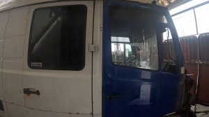 Мерс Сапог: дверь вогнал в проём