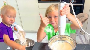 СОФУНЬЯ ШАЛУНЬЯ - СОФИЯ ЖДЕТ ПОДРУЖКУ В ГОСТИ. ГОТОВЯТ ТОРТ.