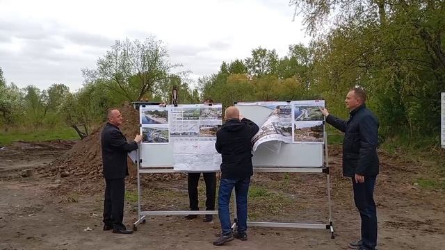 Стенд упал на проектировщика набережной в Ачинске