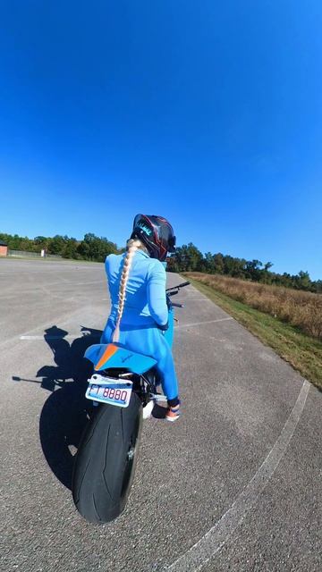 Катя Алмаз мото девушка на Дукати Ламборгини