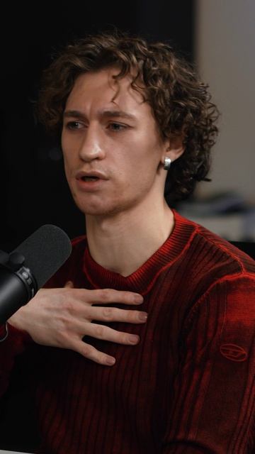 «После спектакля я должен выдохнуть» — актёр об эмпатии 🎭😌