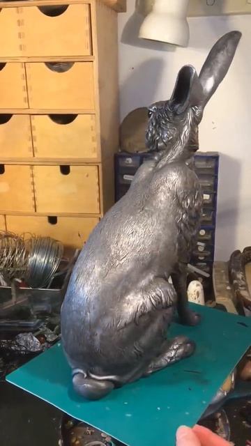Скульптура зайца