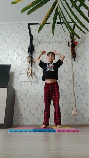 заходи не пожалеешь тут разные штуки на турнике