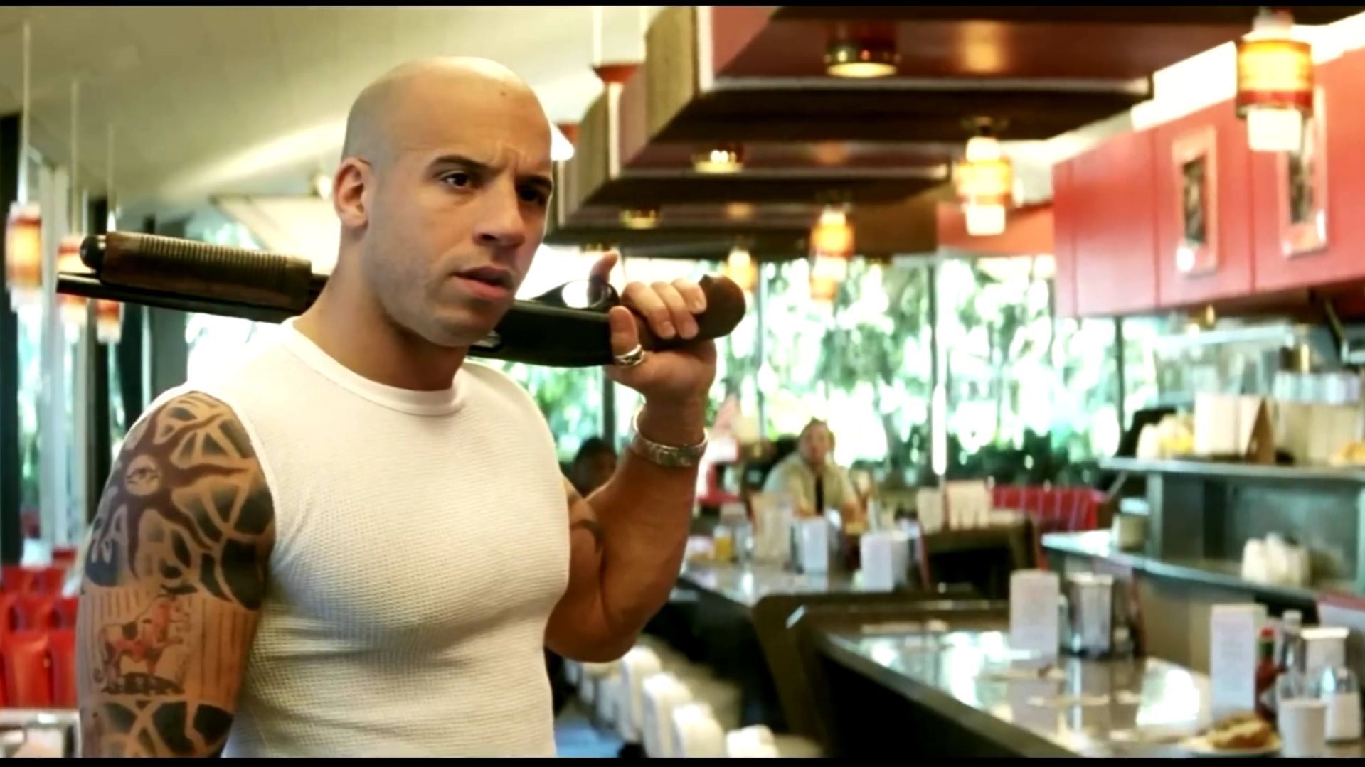 Кейдж проходит первое испытание в кафе  | Три Икса