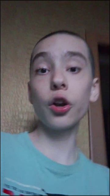 МИША играет в СНЕЖКИ