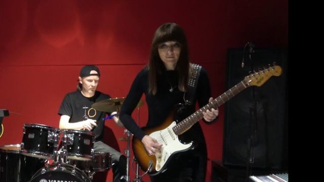 Розовый парус