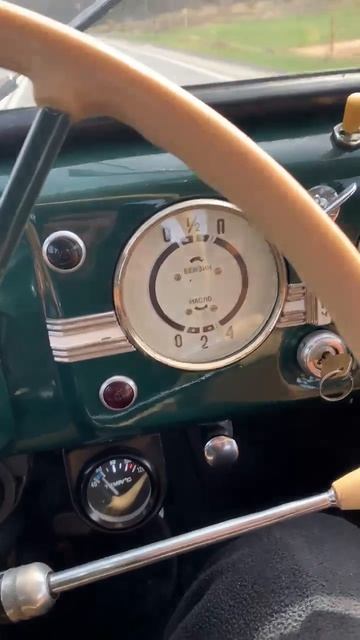 Москвич 401 в движении