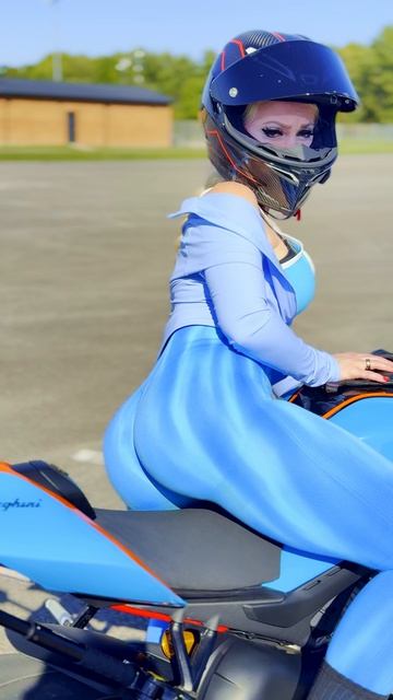 Катя Алмаз мото девушка на Дукати Ламборгини