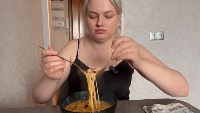 Мукбанг Домашний ТОМ ЯМ с лапшой Чем балую домашних