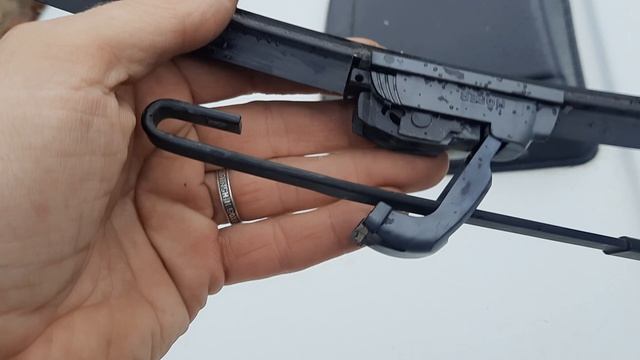 Как снять и установить щётки стеклоочистителя