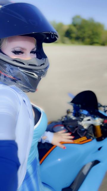 Катя Алмаз мото девушка на Дукати Ламборгини