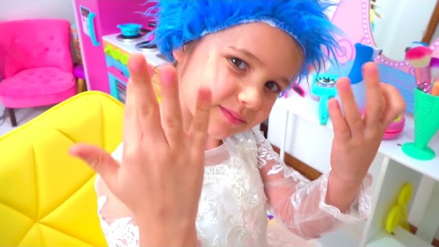 Катя собирается на пати