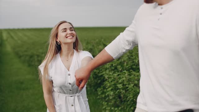 Женские болезни. Осуждение мужчины.